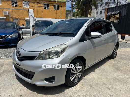 Toyota Vitz Carros en venta