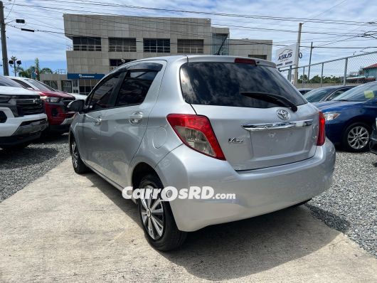 Toyota Vitz Carros en venta