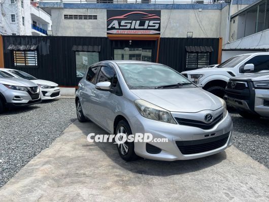 Toyota Vitz Carros en venta
