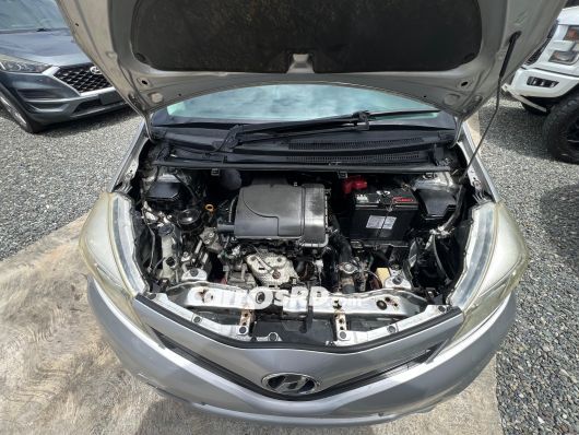 Toyota Vitz Carros en venta