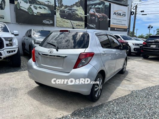 Toyota Vitz Carros en venta