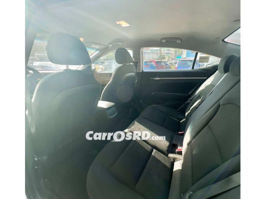 Hyundai Elantra Carros en venta