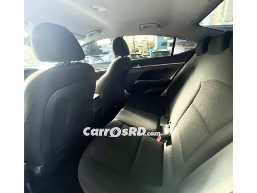 Hyundai Elantra Carros en venta