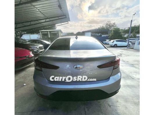 Hyundai Elantra Carros en venta