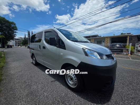 Nissan NV Minivan en venta