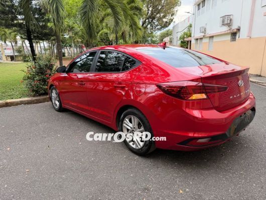 Hyundai Elantra Carros en venta