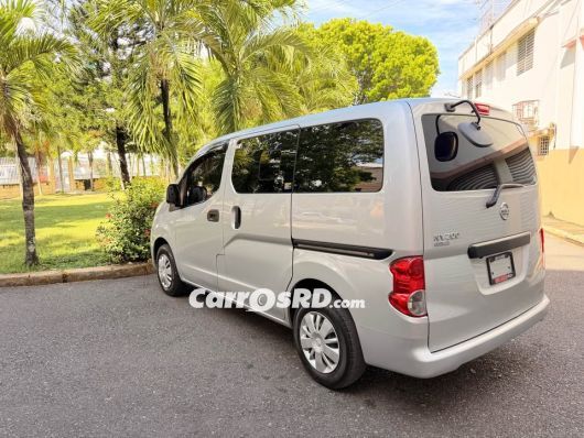 Nissan NV Minivan en venta
