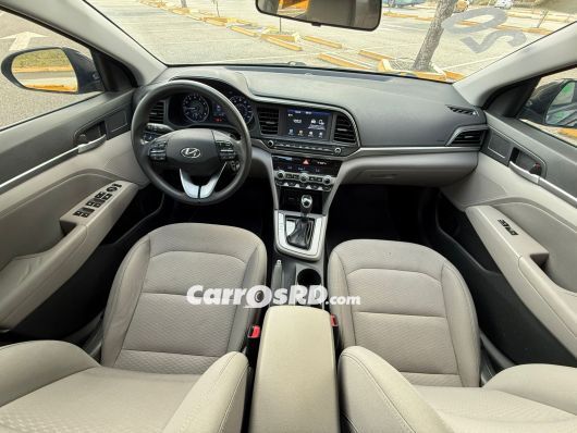 Hyundai Elantra Carros en venta
