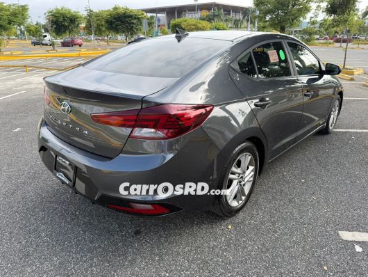 Hyundai Elantra Carros en venta