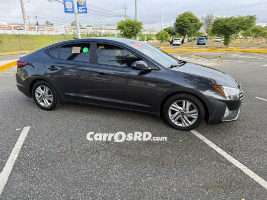 Hyundai Elantra Carros en venta