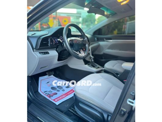 Hyundai Elantra Carros en venta