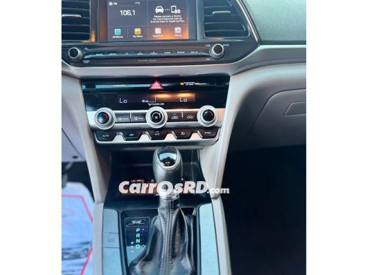 Hyundai Elantra Carros en venta