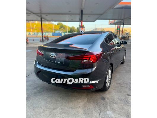 Hyundai Elantra Carros en venta