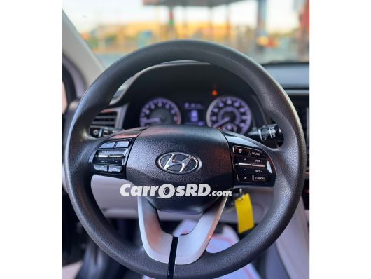 Hyundai Elantra Carros en venta