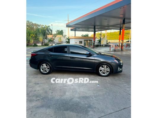 Hyundai Elantra Carros en venta
