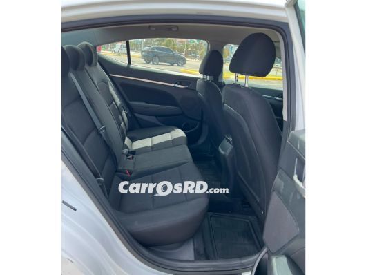 Hyundai Elantra Carros en venta