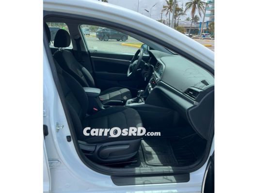 Hyundai Elantra Carros en venta