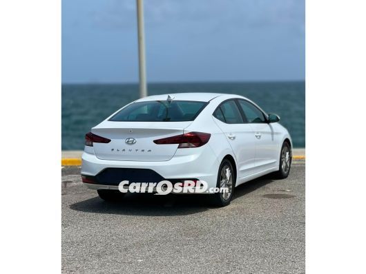 Hyundai Elantra Carros en venta