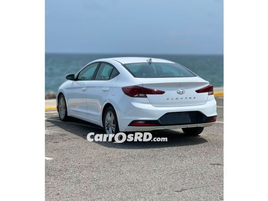 Hyundai Elantra Carros en venta