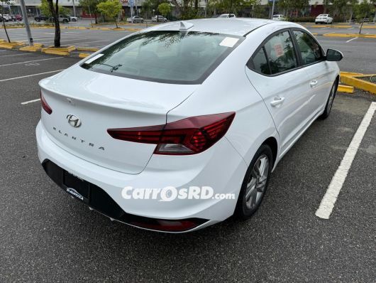 Hyundai Elantra Carros en venta