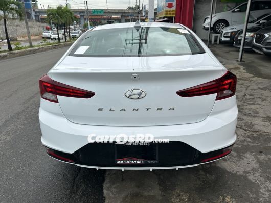 Hyundai Elantra Carros en venta
