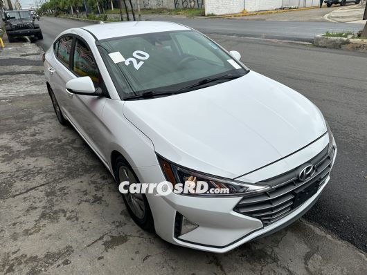 Hyundai Elantra Carros en venta