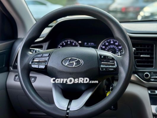 Hyundai Elantra Carros en venta