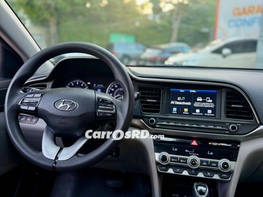 Hyundai Elantra Carros en venta
