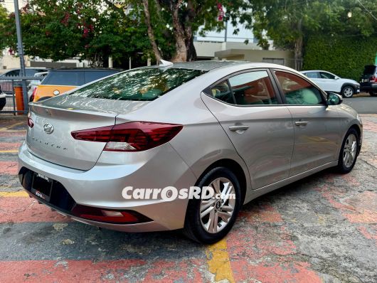 Hyundai Elantra Carros en venta
