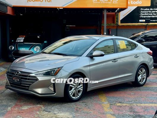 Hyundai Elantra Carros en venta