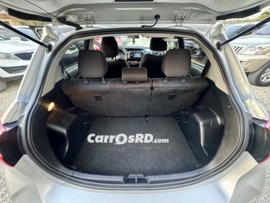 Toyota Vitz Carros en venta