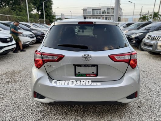 Toyota Vitz Carros en venta