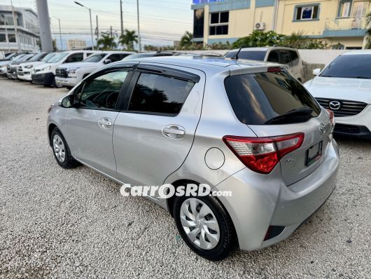 Toyota Vitz Carros en venta