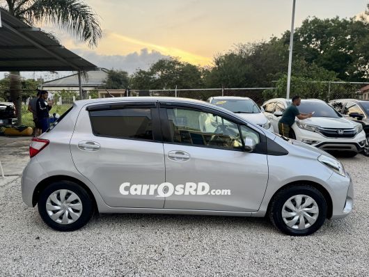 Toyota Vitz Carros en venta