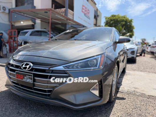 Hyundai Elantra Carros en venta