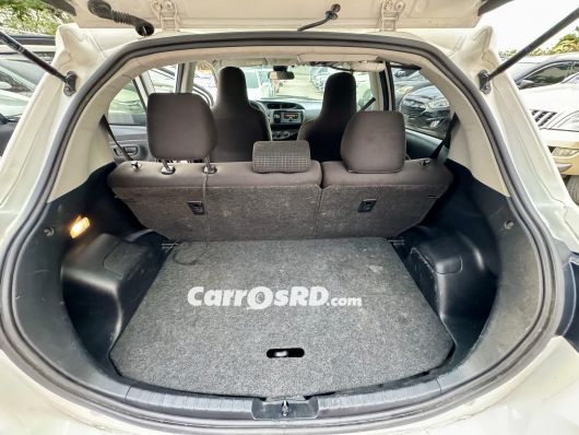Toyota Vitz Carros en venta