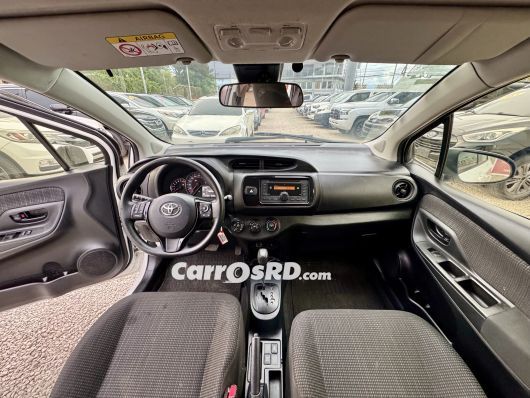 Toyota Vitz Carros en venta