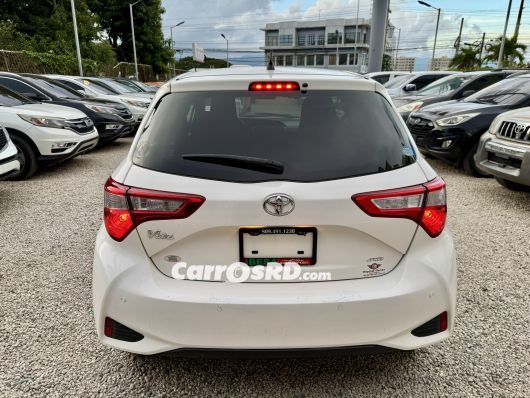 Toyota Vitz Carros en venta