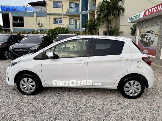Toyota Vitz Carros en venta