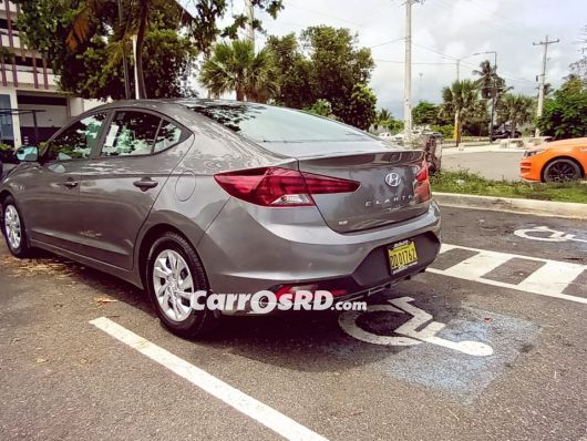 Hyundai Elantra Carros en venta