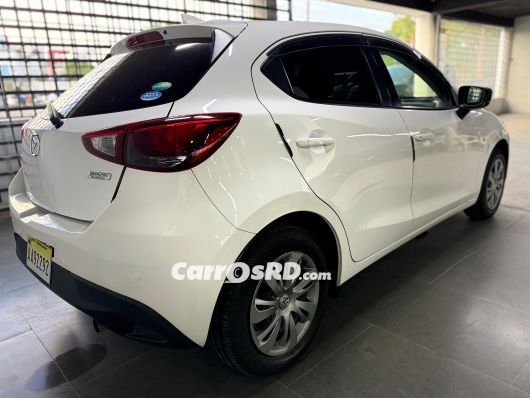 Mazda Demio Carros en venta