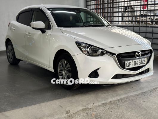 Mazda Demio Carros en venta