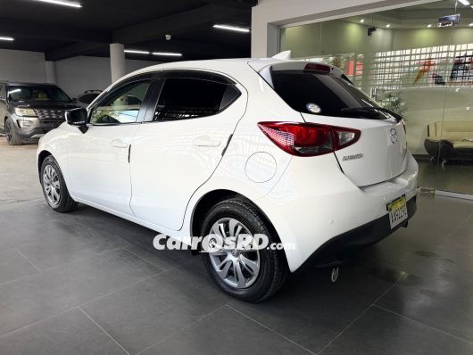 Mazda Demio Carros en venta