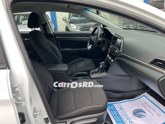 Hyundai Elantra Carros en venta