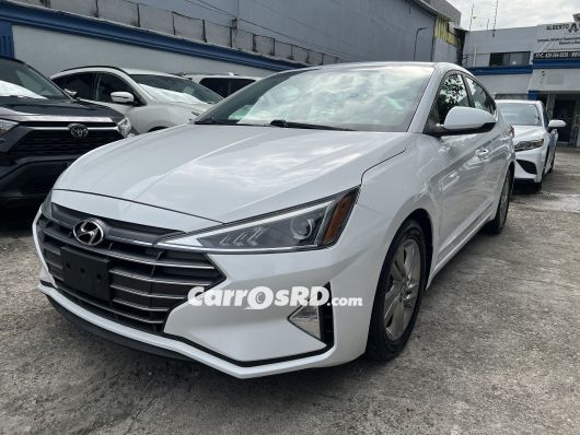 Hyundai Elantra Carros en venta