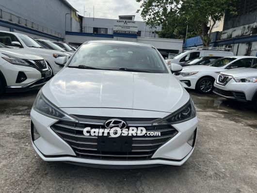 Hyundai Elantra Carros en venta