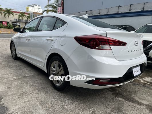 Hyundai Elantra Carros en venta