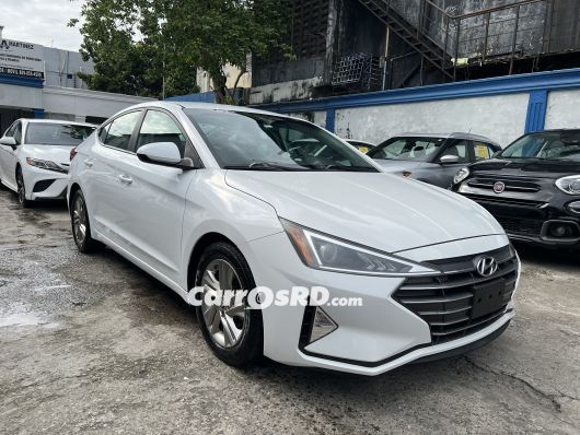 Hyundai Elantra Carros en venta
