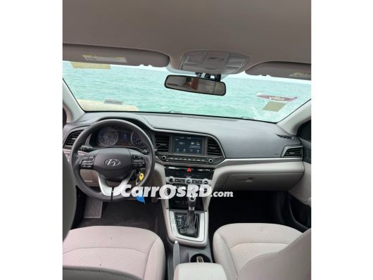 Hyundai Elantra Carros en venta