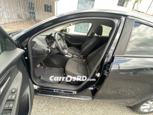 Mazda Demio Carros en venta